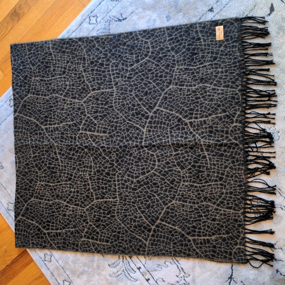 soft and cozy wrap - Picture 5 of 6